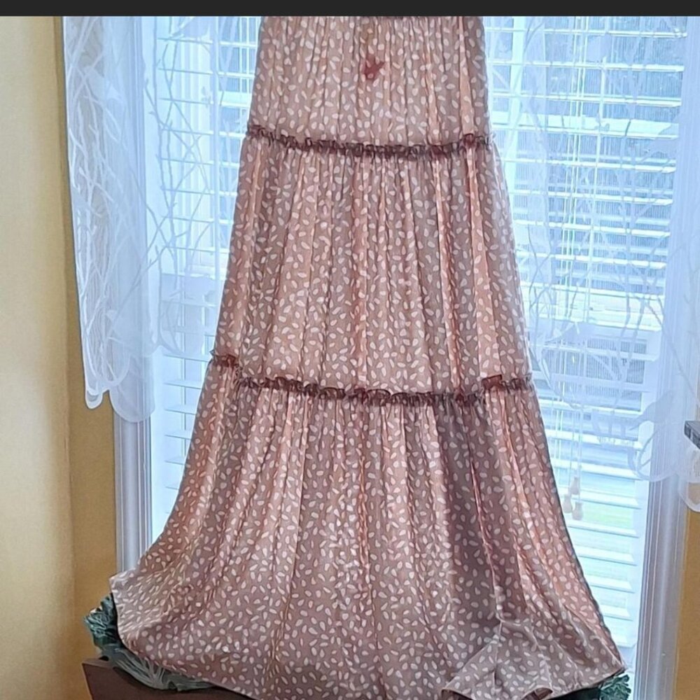 Main Strip tan maxi skirt size medium